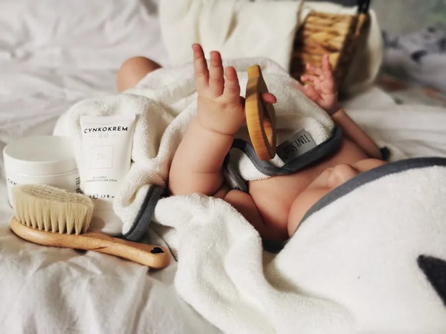 Jak skutecznie leczyć odparzoną szyję u niemowlaka i uniknąć bólu