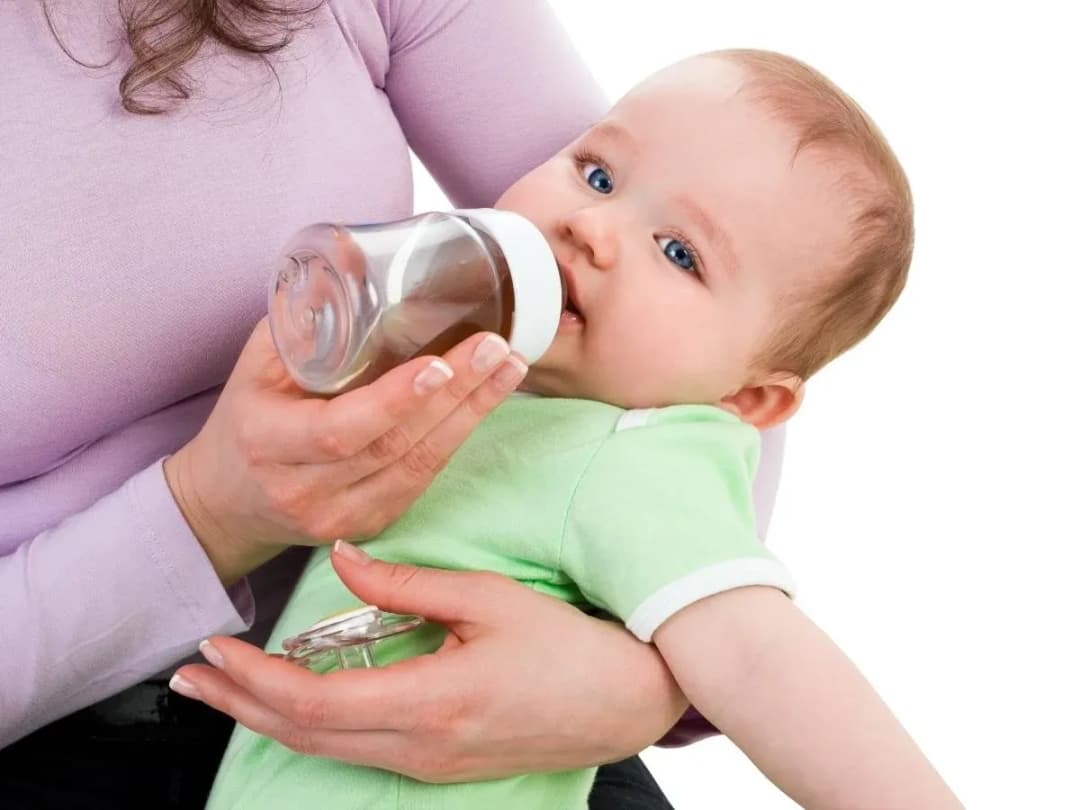 Jakie herbatki dla niemowlaka są bezpieczne i skuteczne w łagodzeniu dolegliwości?